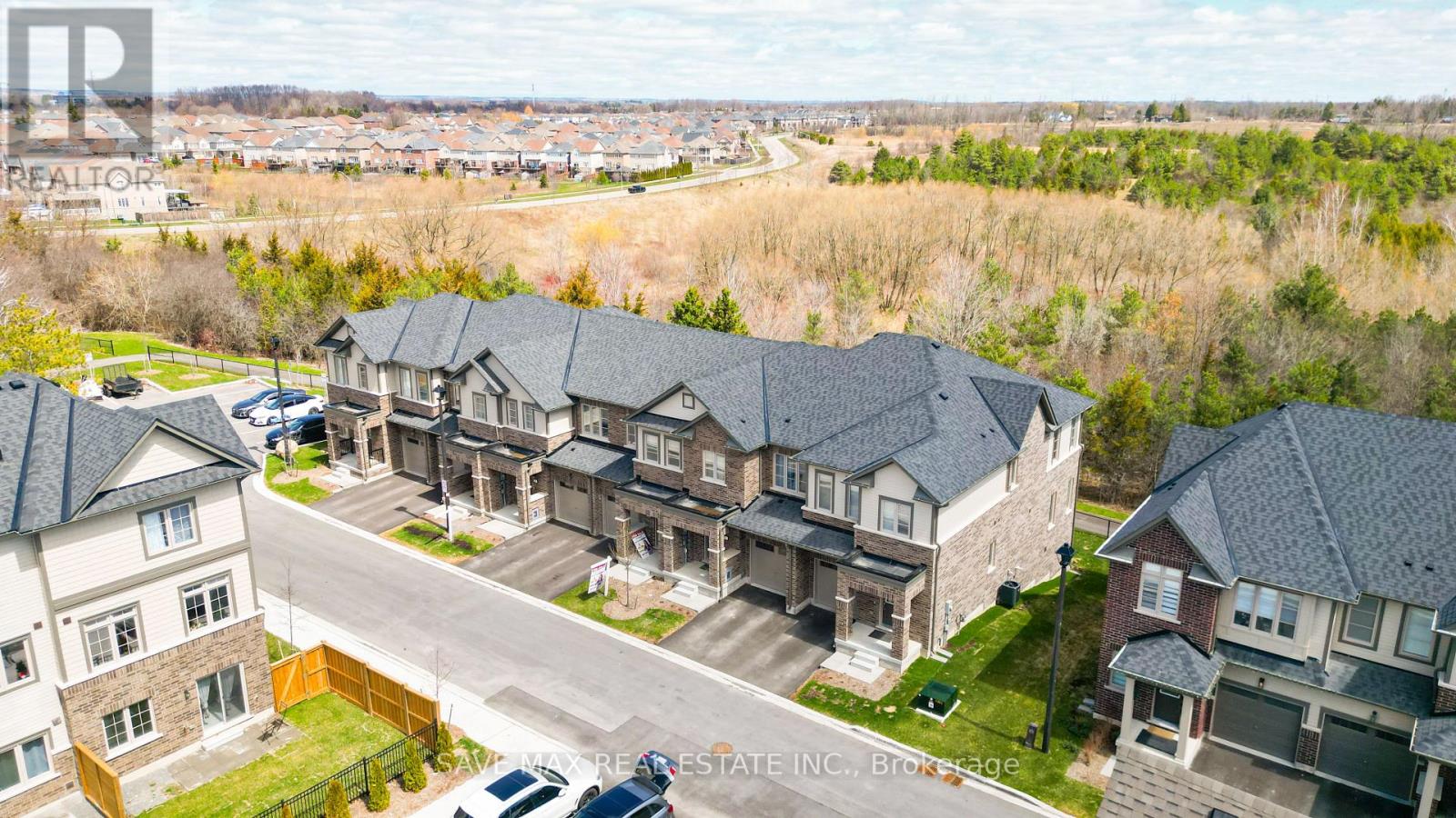 Property at 38 SENAY CIRCLE W image 4