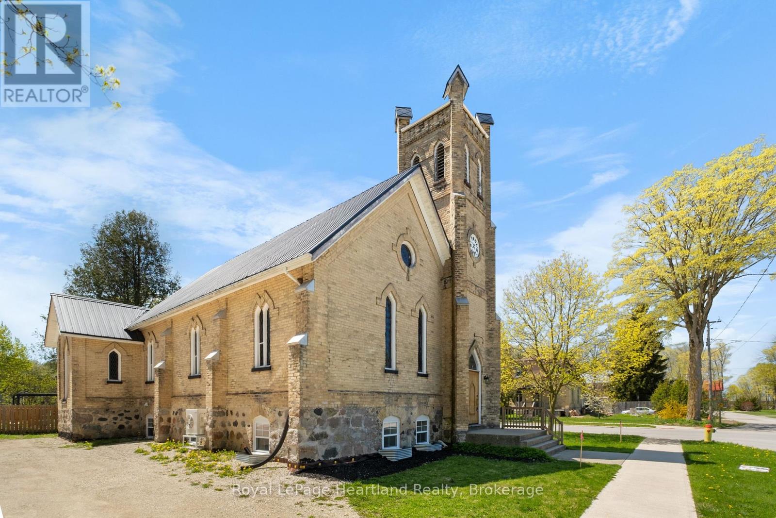 10 Jessie Street, Huron-Kinloss, Ontario  N0G 2R0 - Photo 2 - X12145613