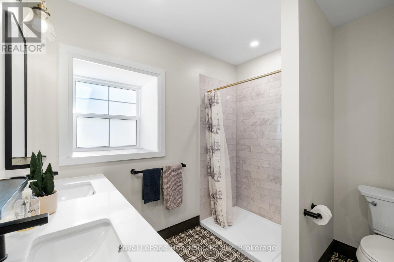 10 Jessie Street, Huron-Kinloss, Ontario  N0G 2R0 - Photo 21 - X12145613