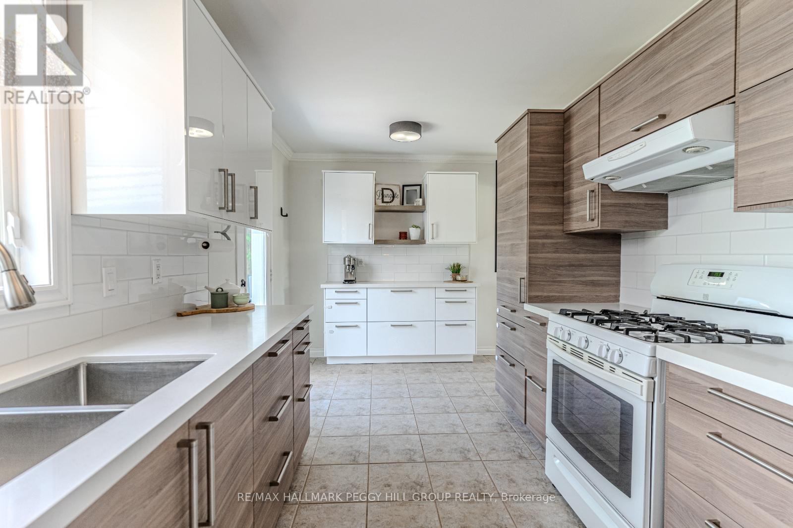Property at 27 FOYSTON PARK CIRCLE image 2
