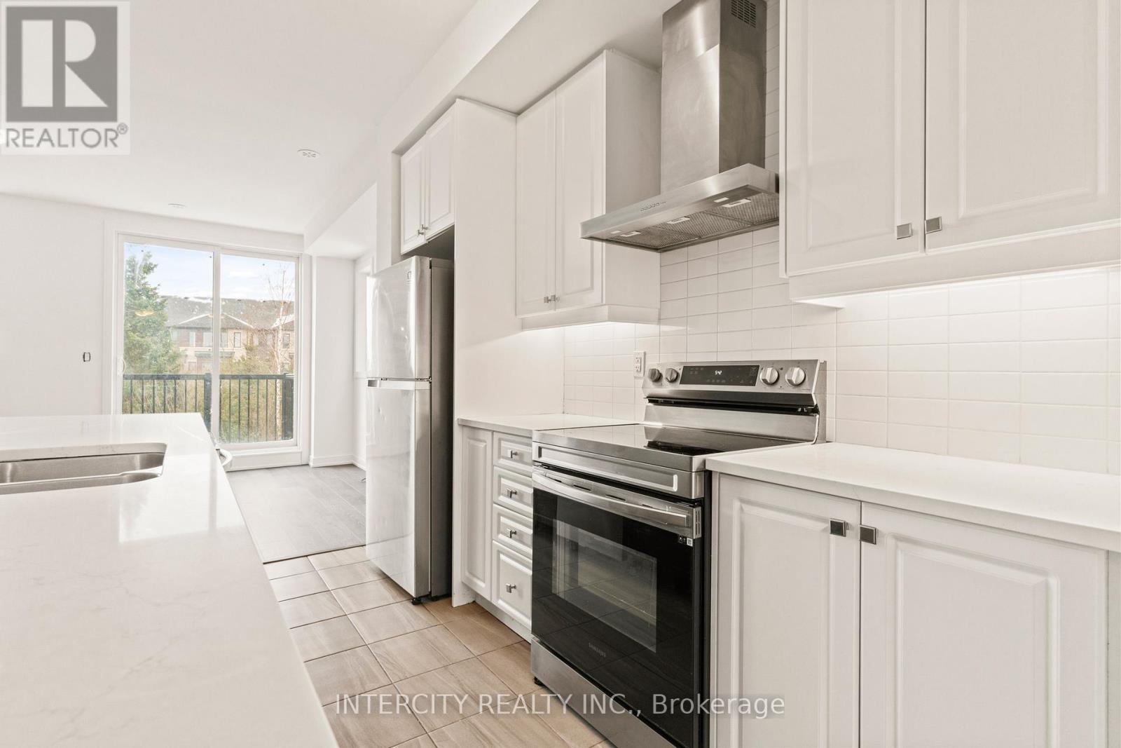 14 Blue Forest Crescent, Barrie (Innis-Shore), Ontario  L9J 0N3 - Photo 10 - S12265628