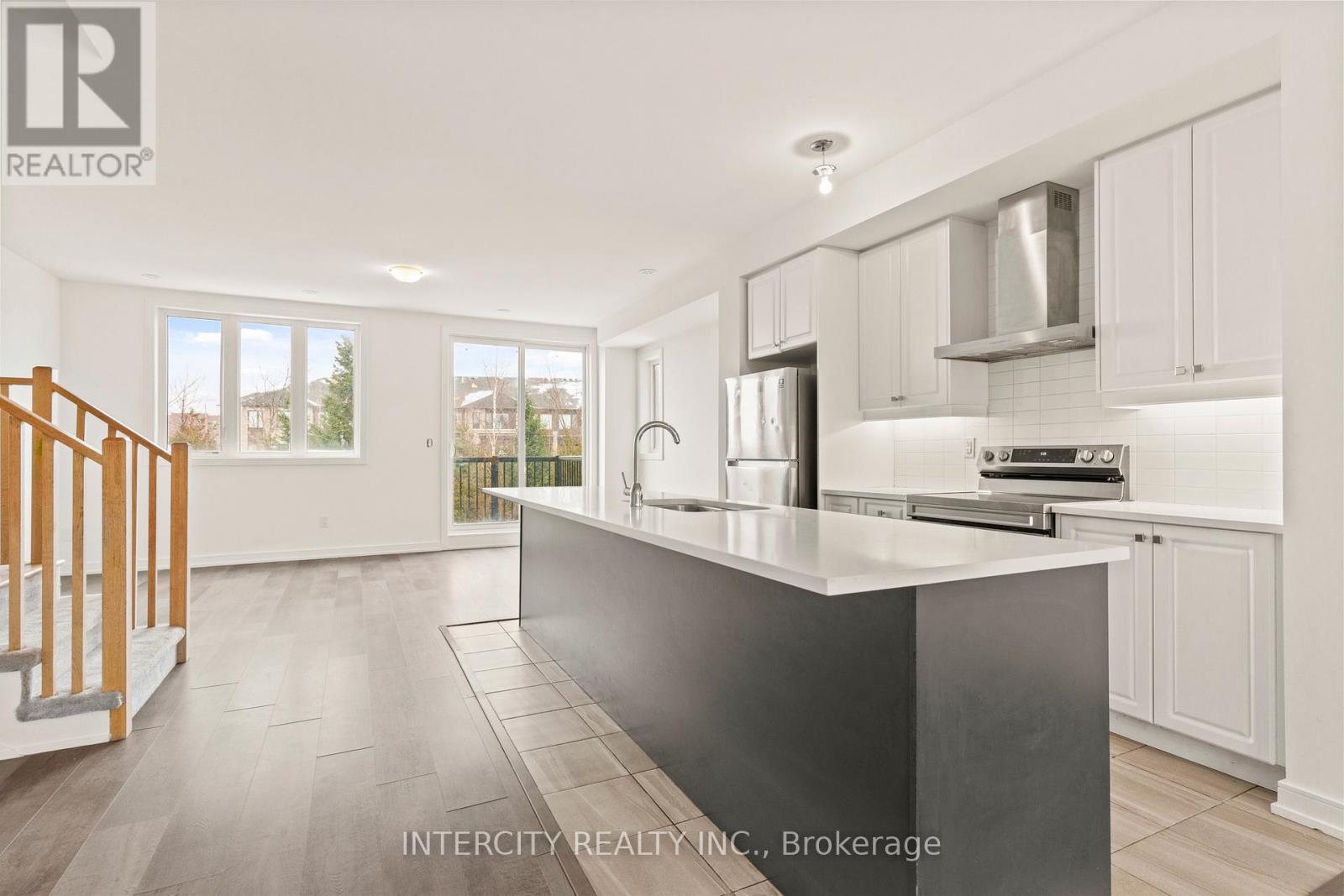 14 Blue Forest Crescent, Barrie (Innis-Shore), Ontario  L9J 0N3 - Photo 5 - S12265628