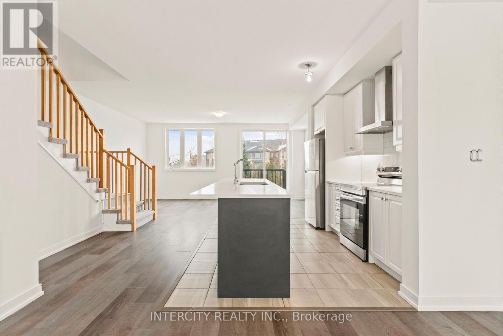 14 Blue Forest Crescent, Barrie (Innis-Shore), Ontario  L9J 0N3 - Photo 6 - S12265628