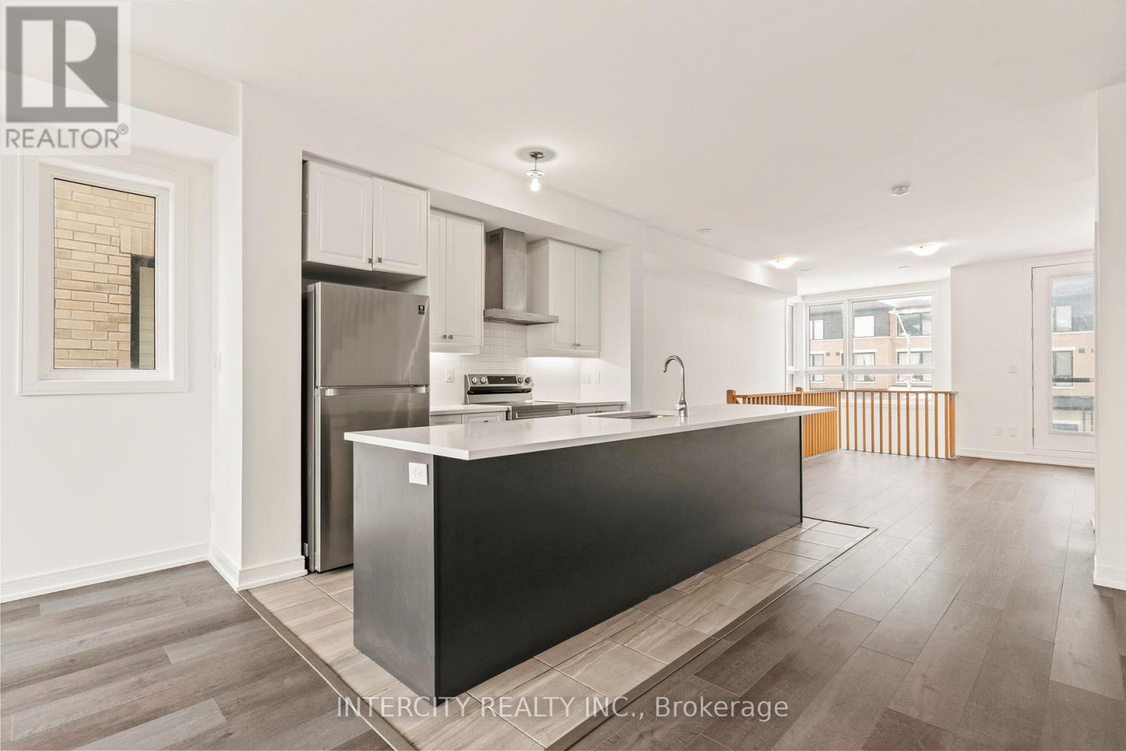 14 Blue Forest Crescent, Barrie (Innis-Shore), Ontario  L9J 0N3 - Photo 7 - S12265628