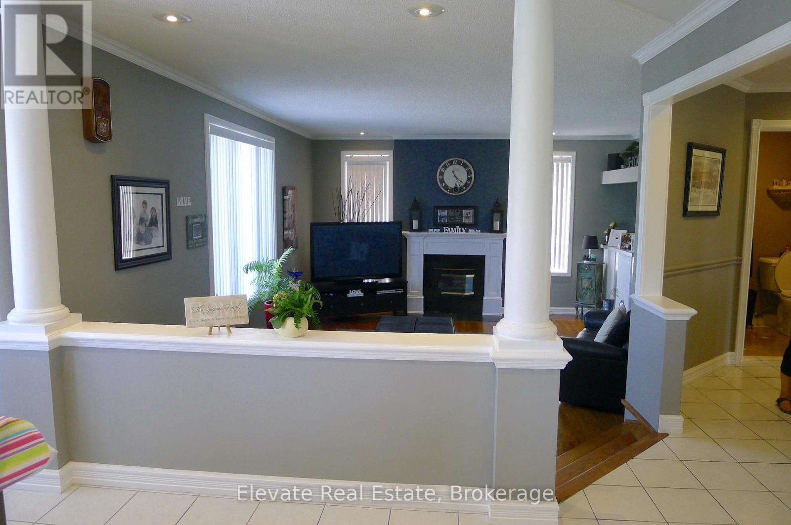 16 Fenton Way, Brampton, Ontario  L6P 0P5 - Photo 11 - W12265654