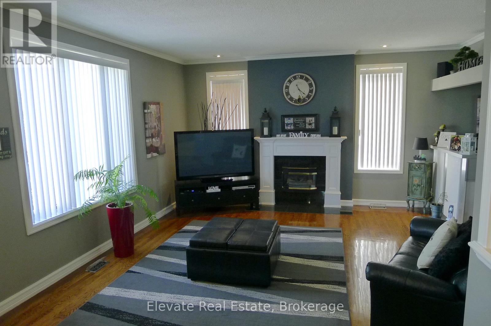 16 Fenton Way, Brampton, Ontario  L6P 0P5 - Photo 12 - W12265654