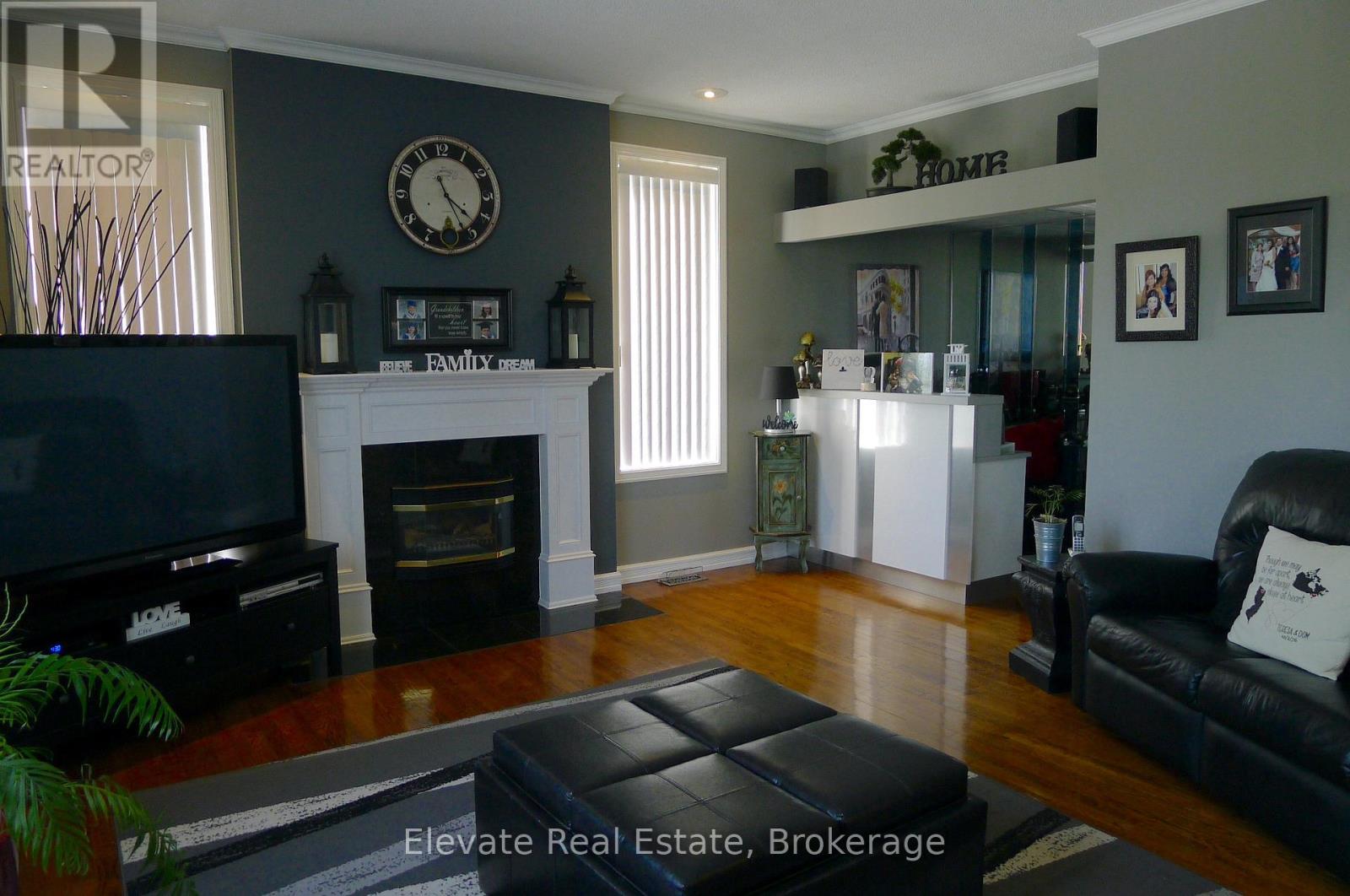16 Fenton Way, Brampton, Ontario  L6P 0P5 - Photo 13 - W12265654