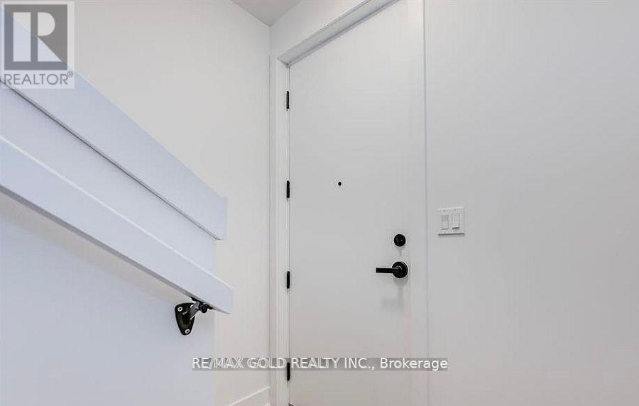 Property at 34 - 99 ROGER STREET image 2