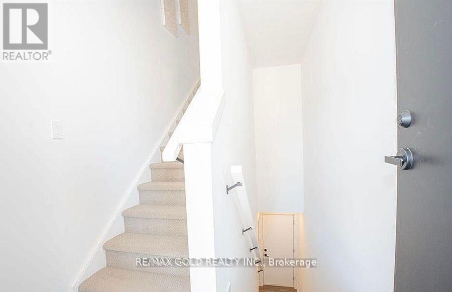 Property at 34 - 99 ROGER STREET image 3