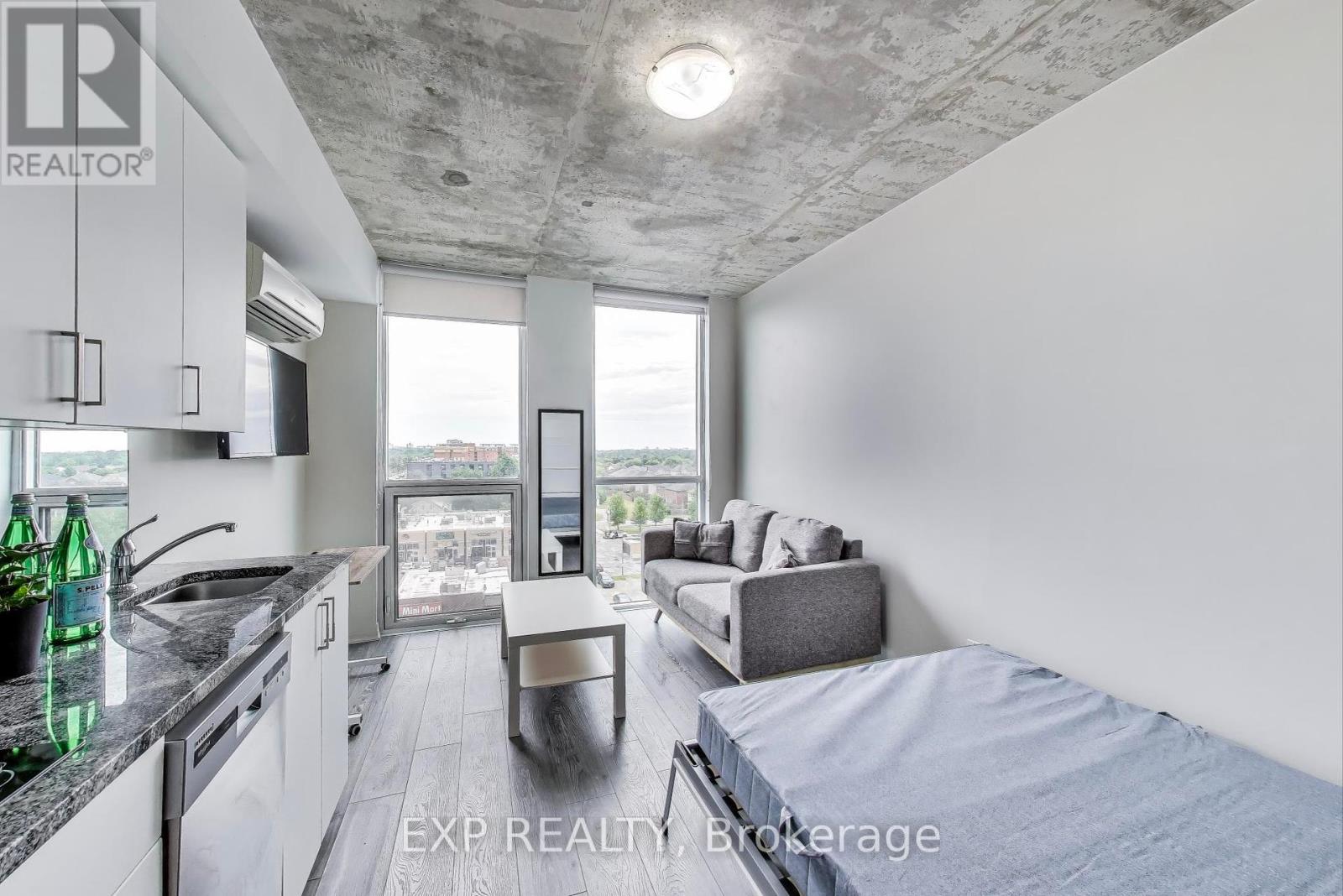 Property at 739 - 1900 SIMCOE STREET N image 4