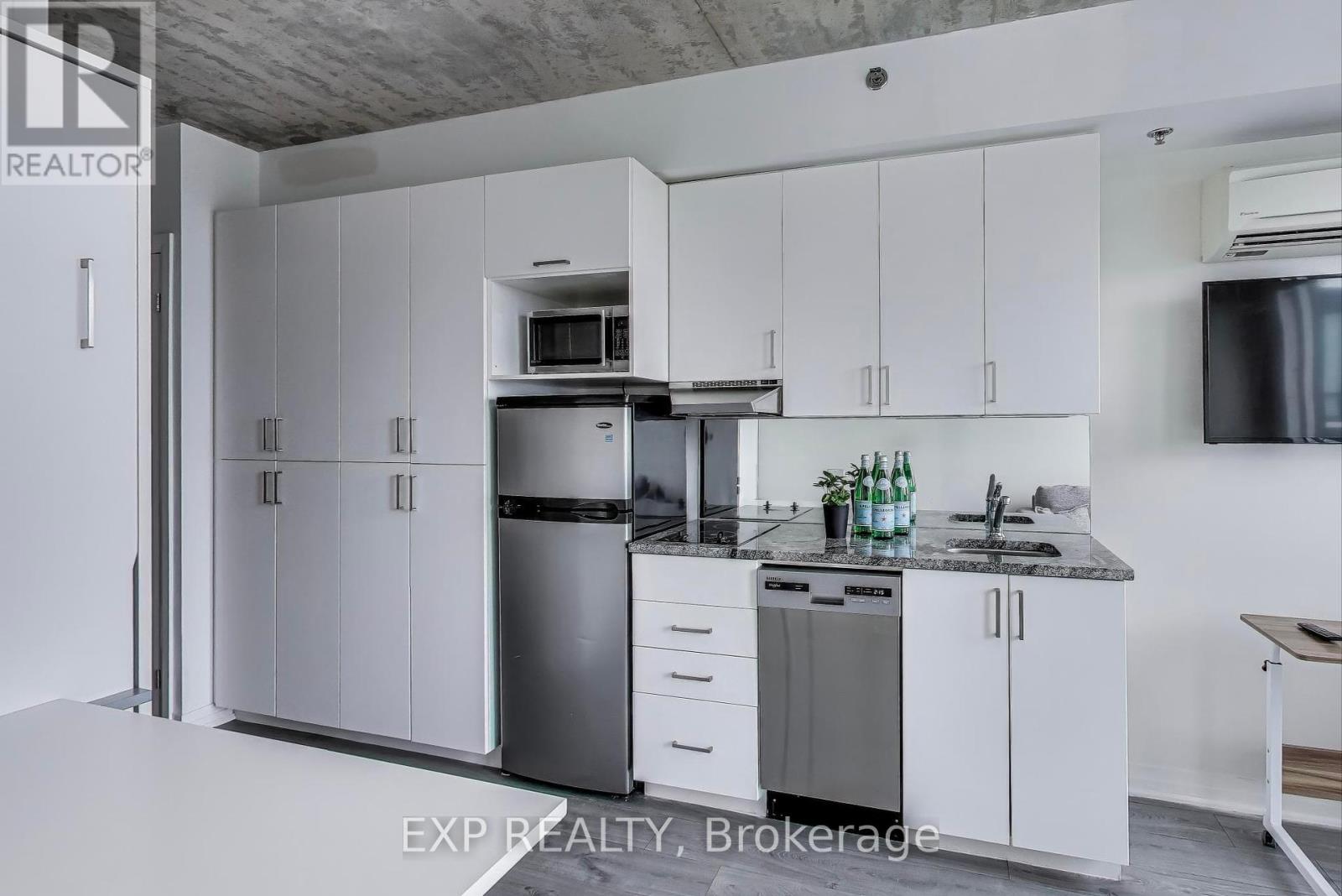 Property at 739 - 1900 SIMCOE STREET N image 5