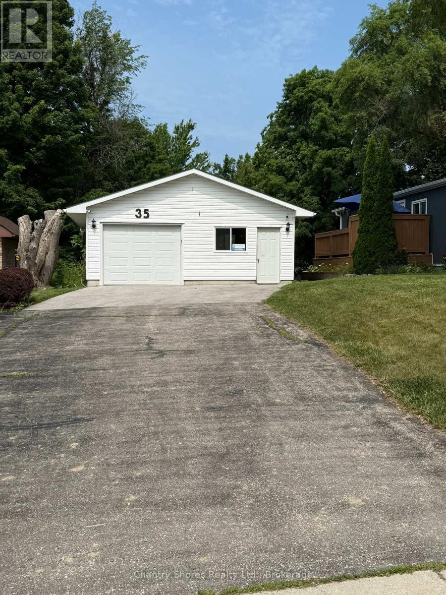 35 King Street, Kincardine, Ontario  N0G 2T0 - Photo 2 - X12265716