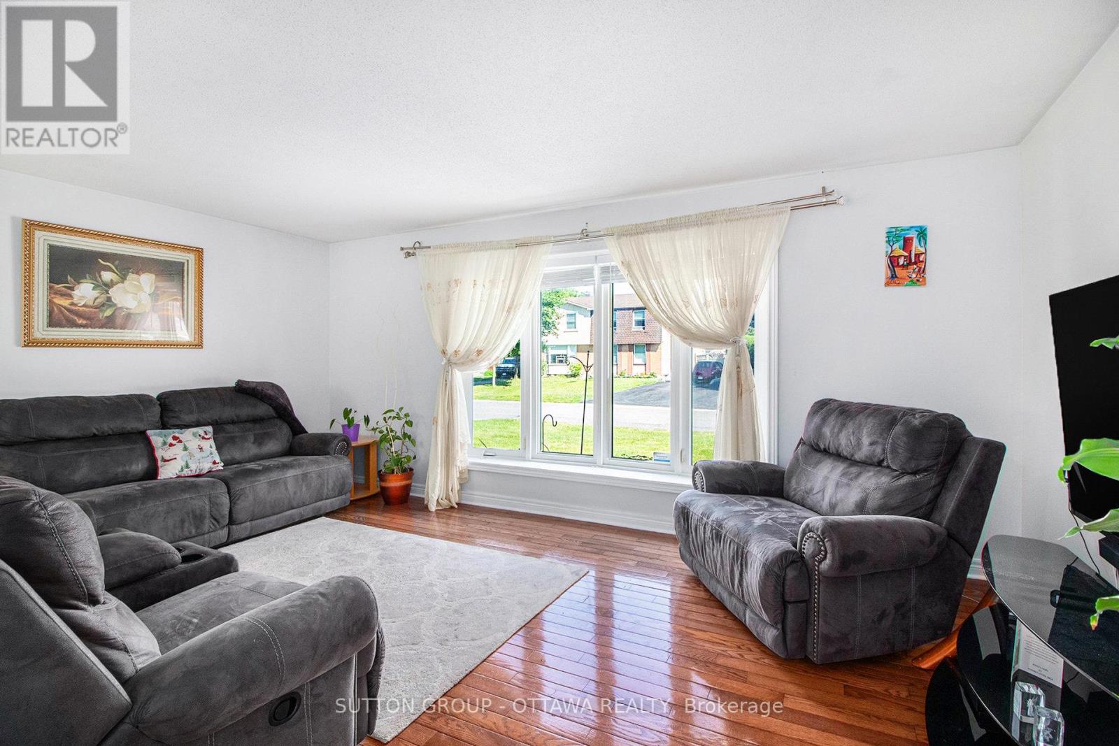 Property at 848 BORLAND DRIVE image 3