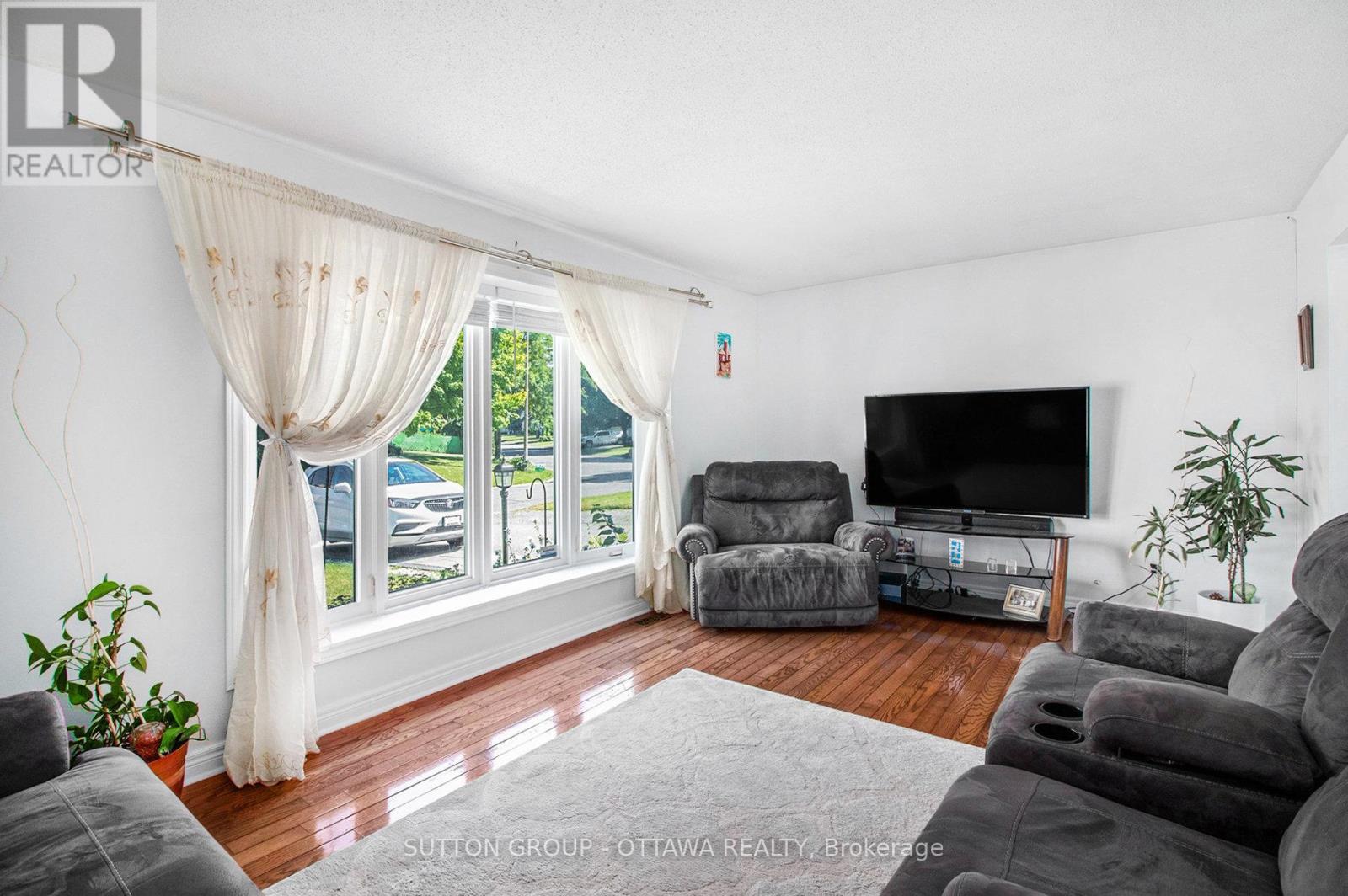 Property at 848 BORLAND DRIVE image 4