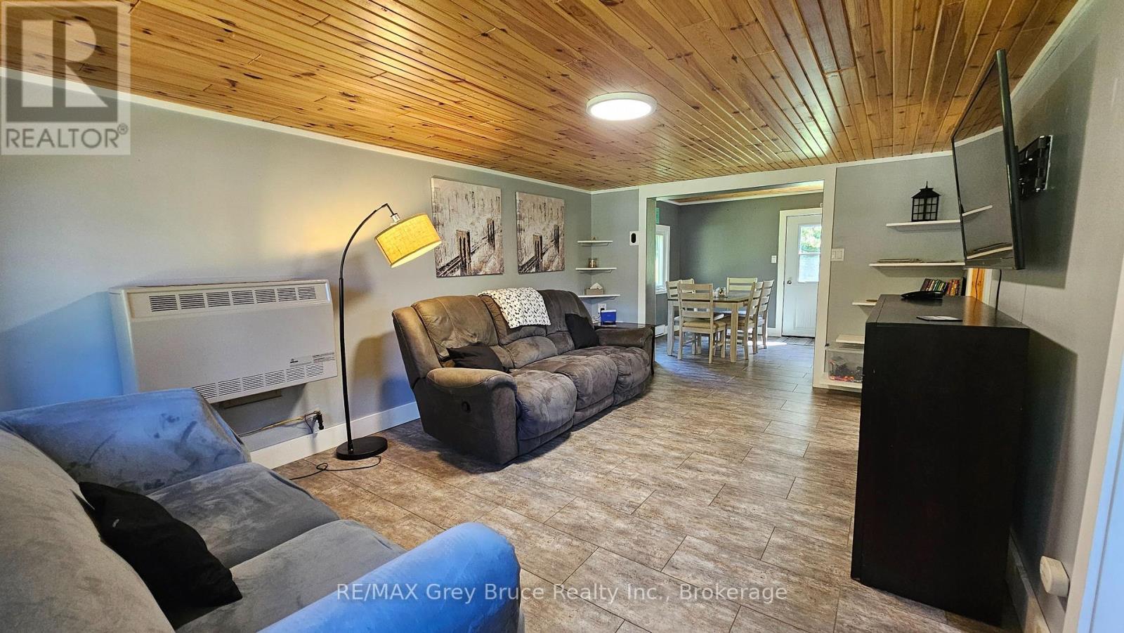 549 Stokes Bay Road, Northern Bruce Peninsula, Ontario  N0H 1W0 - Photo 5 - X12265741