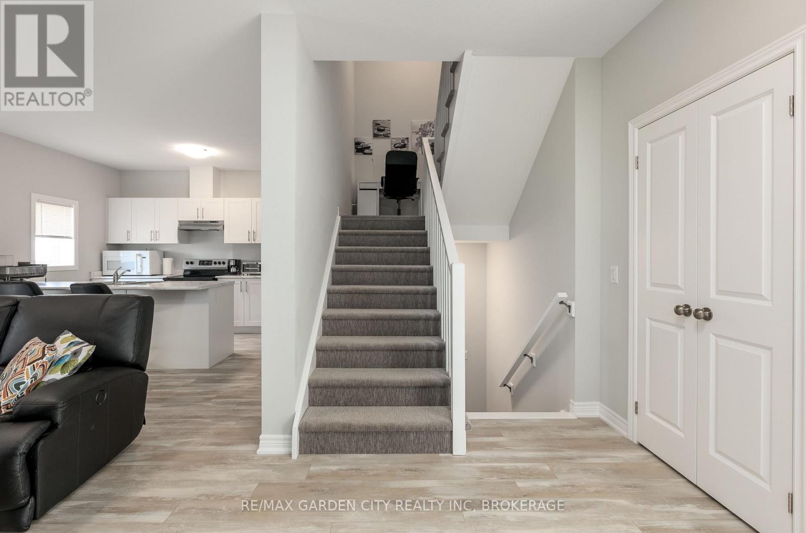 33 Bounty Avenue, Thorold, Ontario  L2V 0H3 - Photo 11 - X12265755