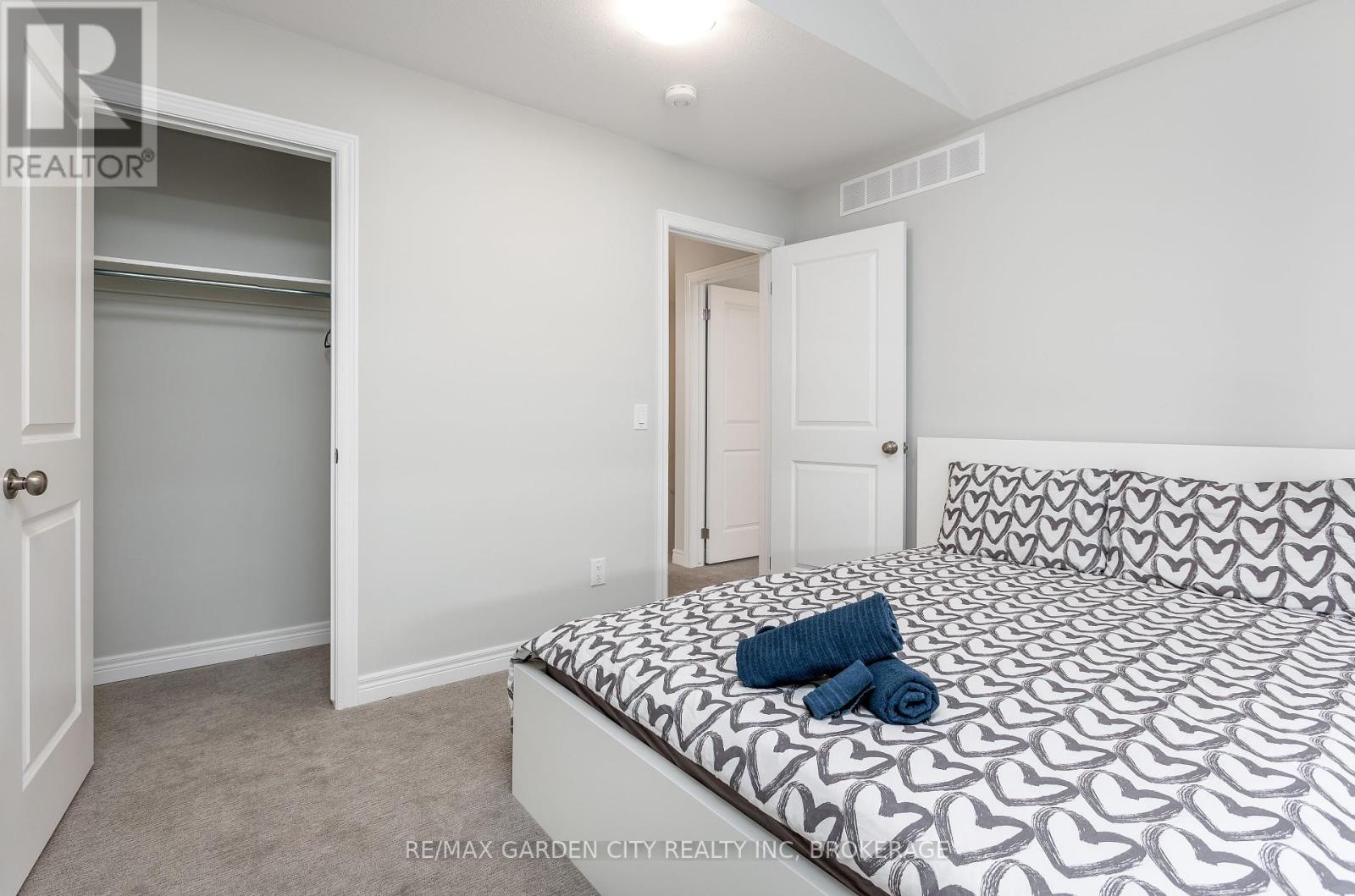 33 Bounty Avenue, Thorold, Ontario  L2V 0H3 - Photo 16 - X12265755