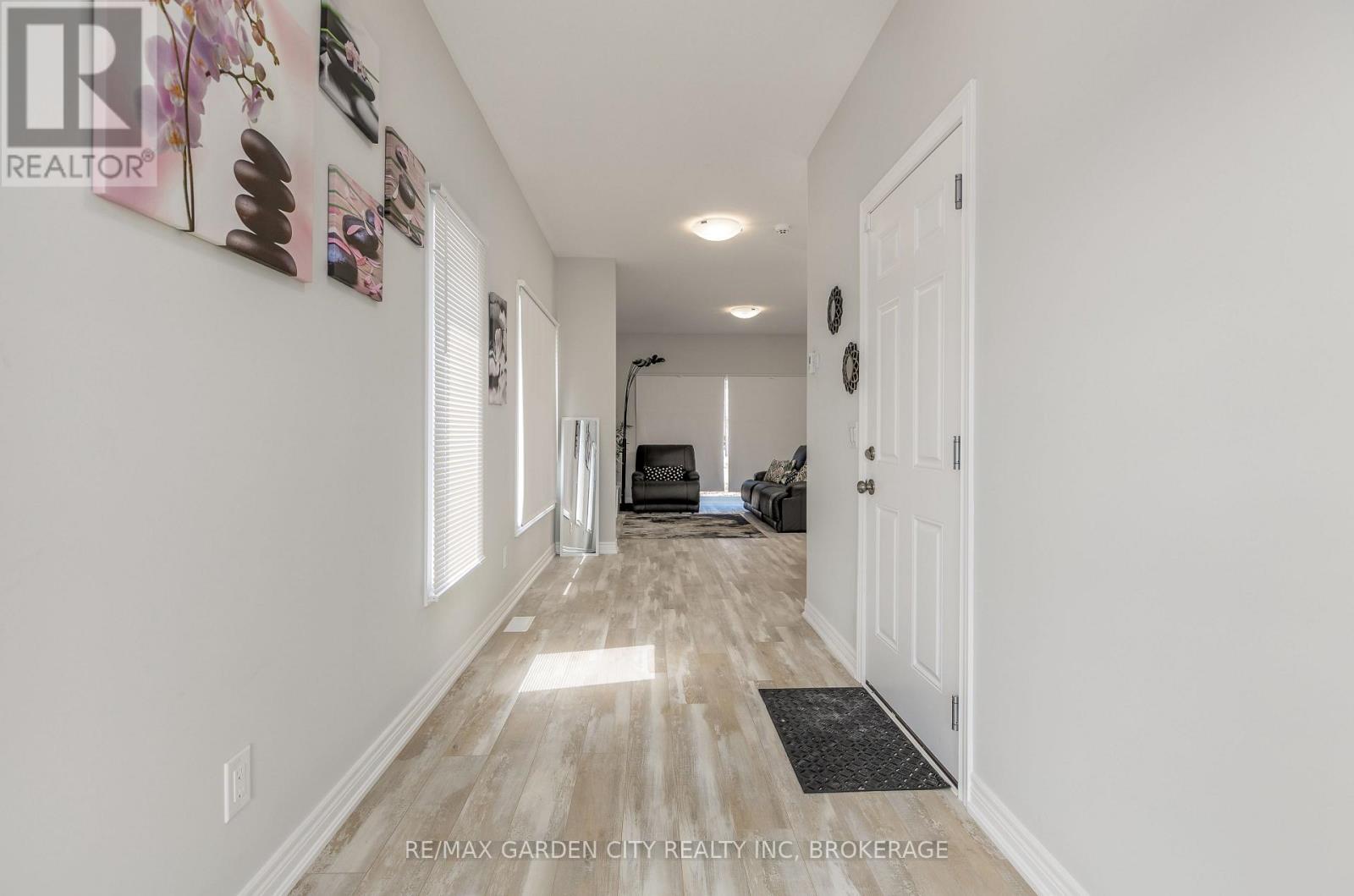 33 Bounty Avenue, Thorold, Ontario  L2V 0H3 - Photo 2 - X12265755