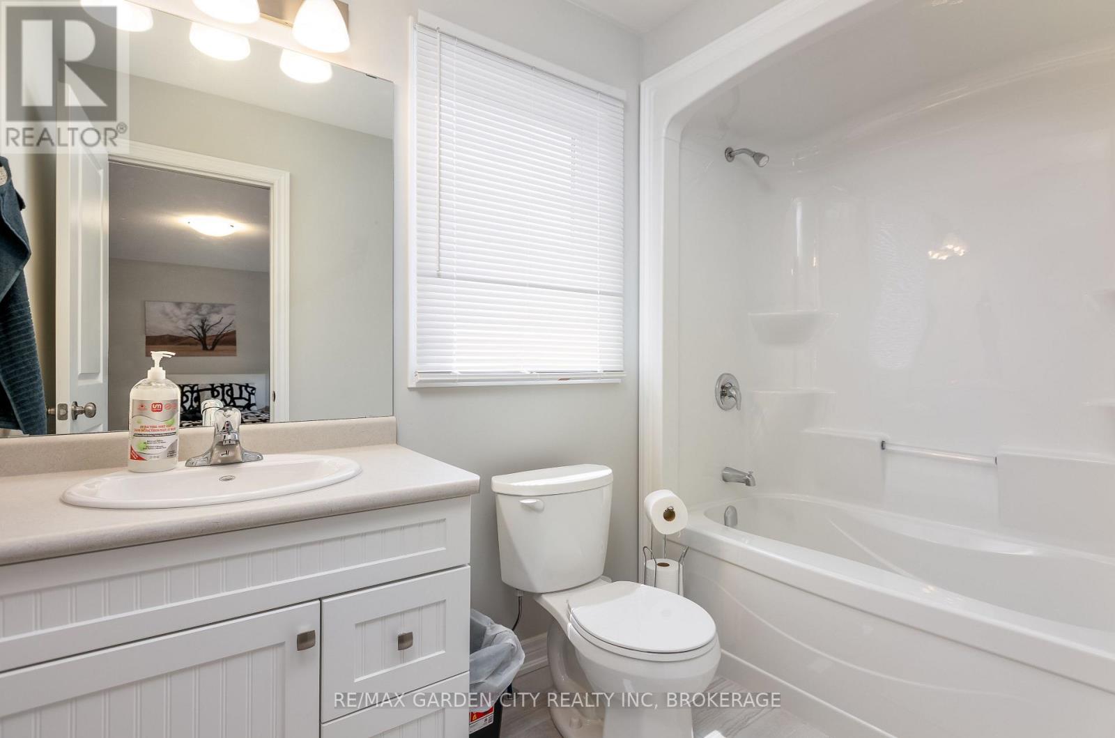 33 Bounty Avenue, Thorold, Ontario  L2V 0H3 - Photo 22 - X12265755