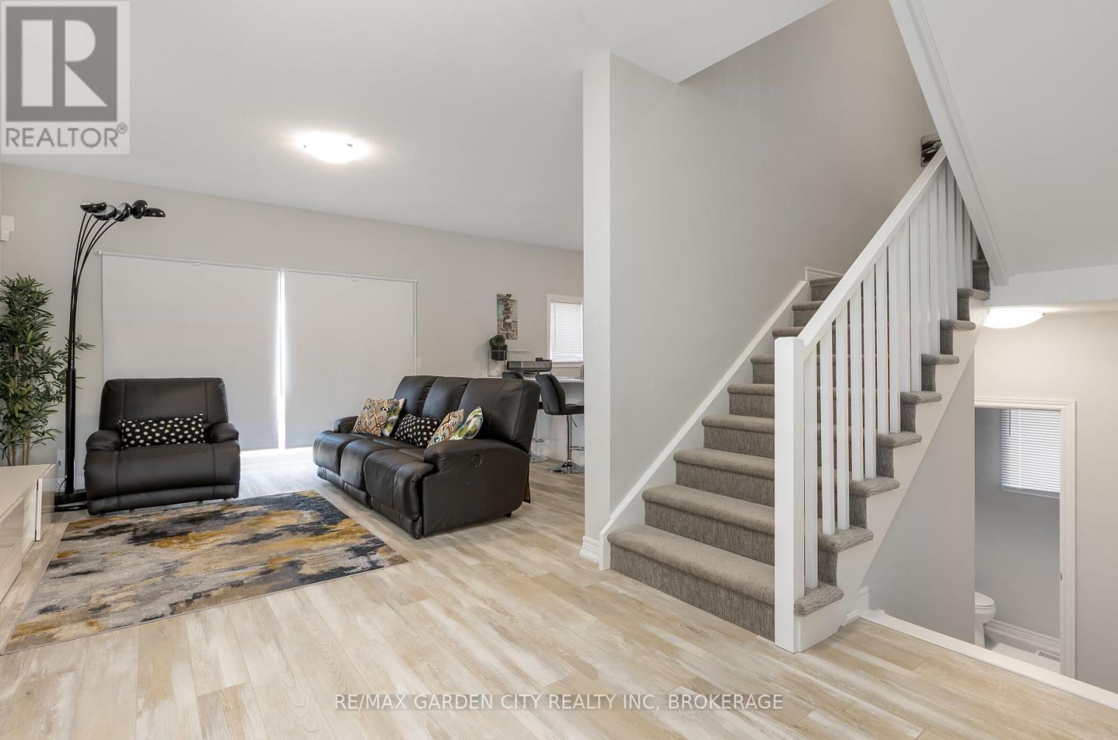 33 Bounty Avenue, Thorold, Ontario  L2V 0H3 - Photo 3 - X12265755