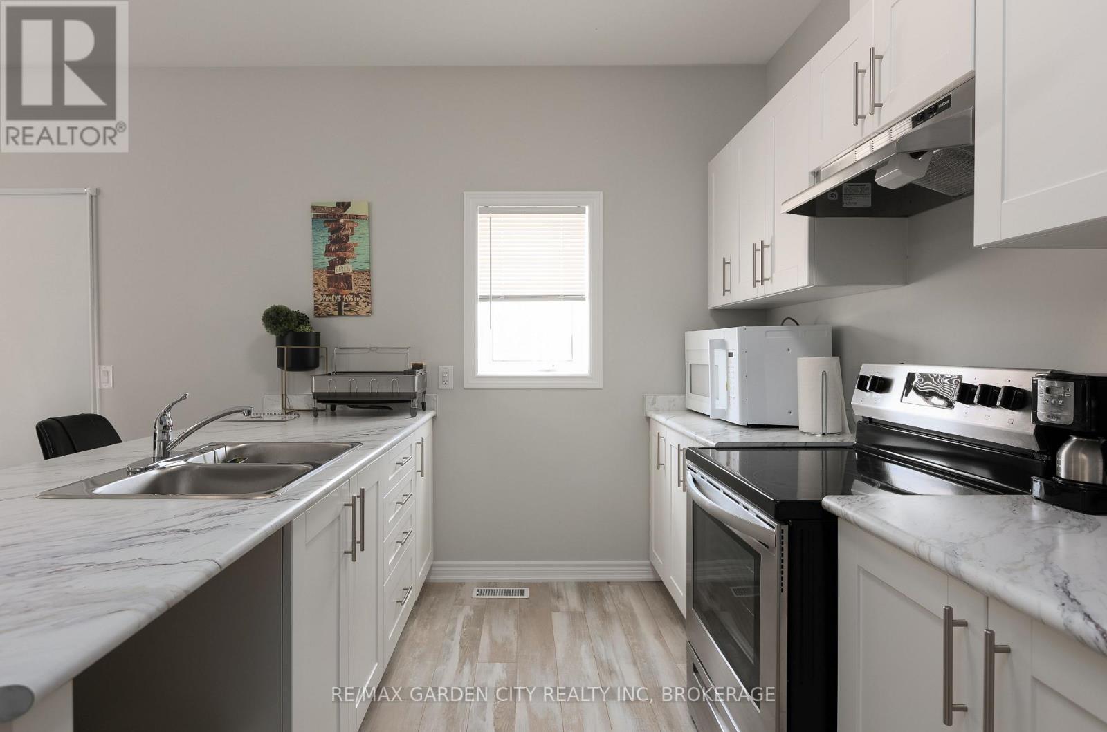 33 Bounty Avenue, Thorold, Ontario  L2V 0H3 - Photo 6 - X12265755