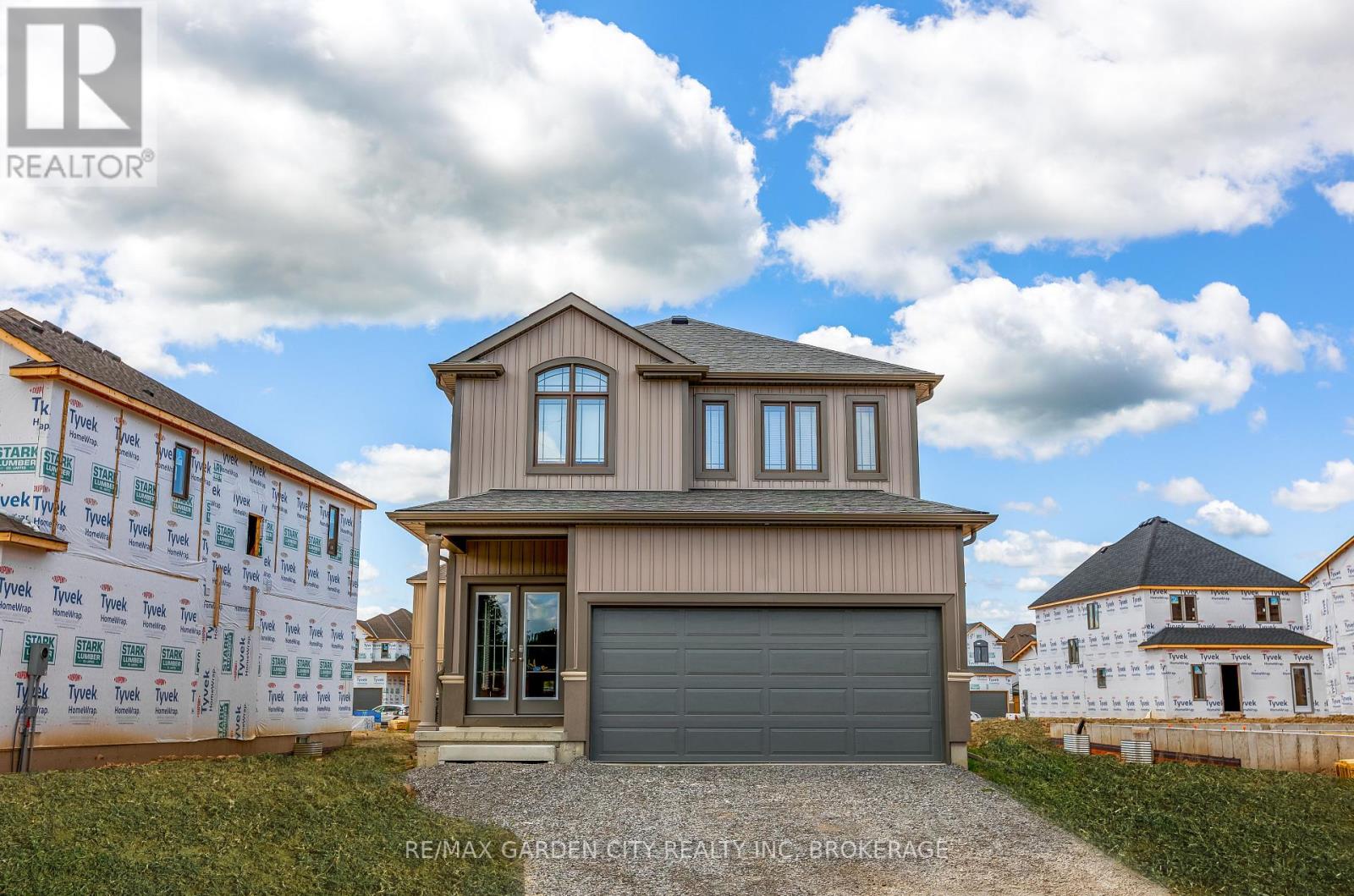 Upper - 33 Bounty Avenue, Thorold, Ontario  L2V 0H3 - Photo 1 - X12265758