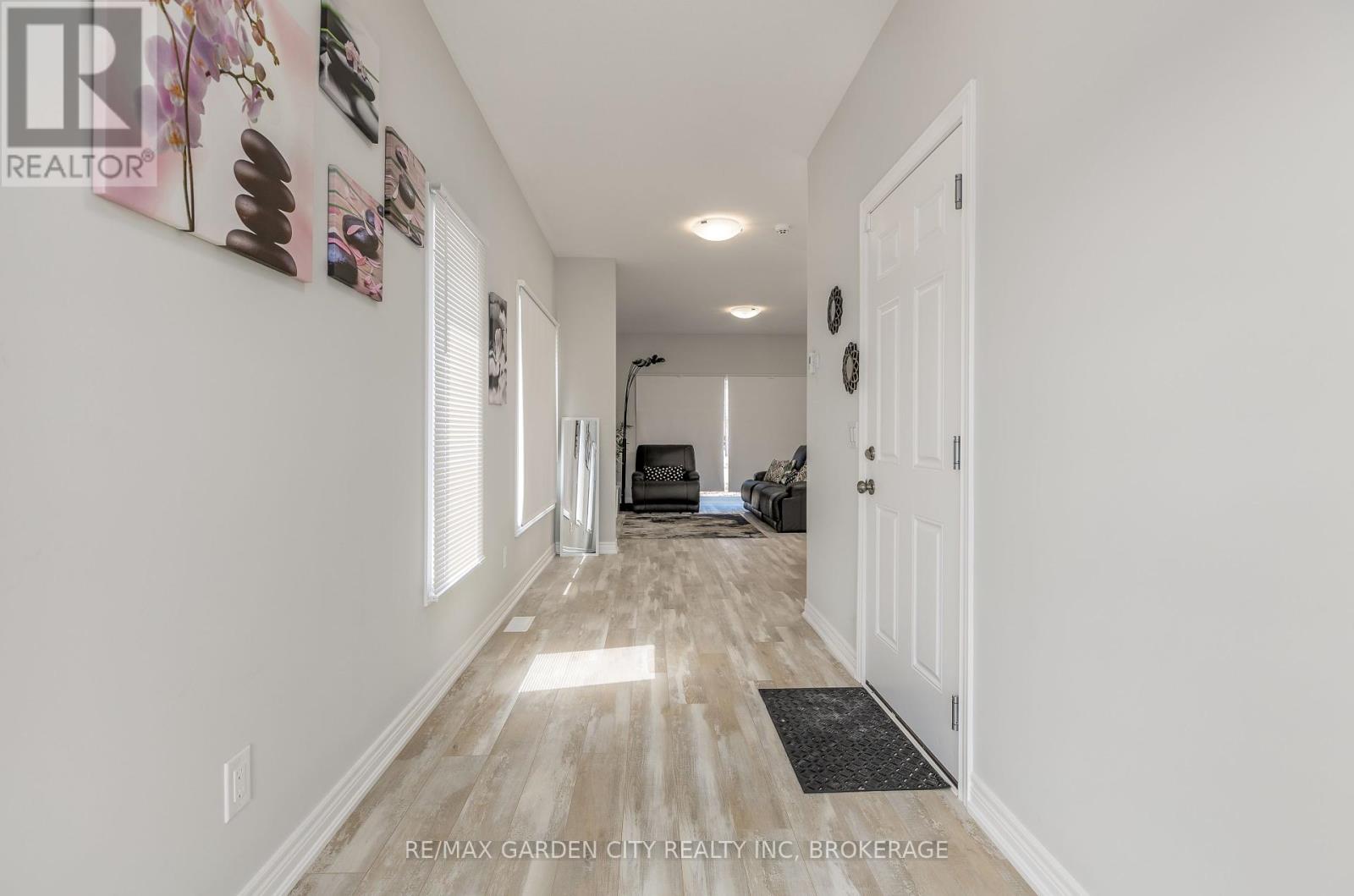 Upper - 33 Bounty Avenue, Thorold, Ontario  L2V 0H3 - Photo 2 - X12265758