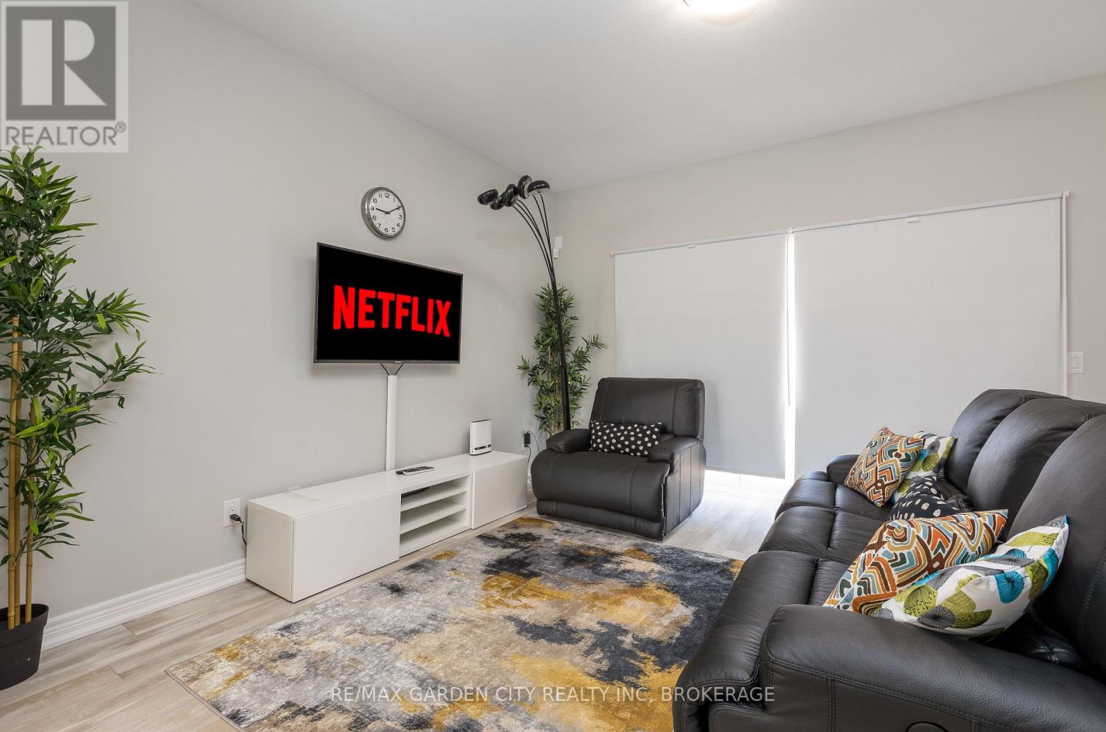 Upper - 33 Bounty Avenue, Thorold, Ontario  L2V 0H3 - Photo 8 - X12265758
