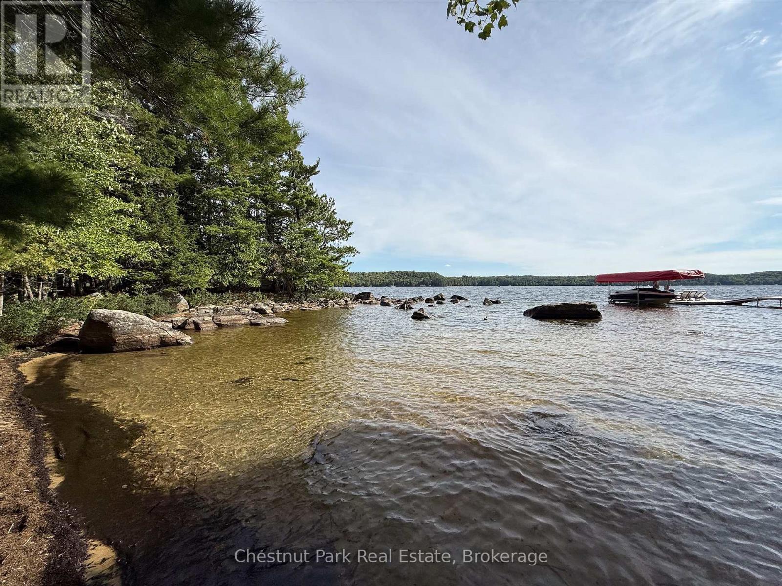 32 Bigwin Island, Lake Of Bays, Ontario  P0B 1A0 - Photo 4 - X12265757
