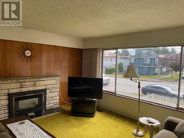 Listing Picture 6 of 9 : 4563 EARLES STREET, Vancouver / 溫哥華 - 魯藝地產 Yvonne Lu Group - MLS Medallion Club Member