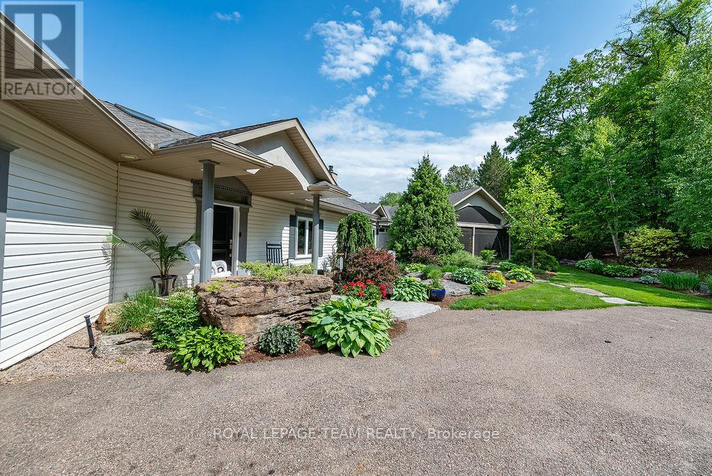2741 Foymount Road, Bonnechere Valley, Ontario  K0J 1T0 - Photo 48 - X12265804