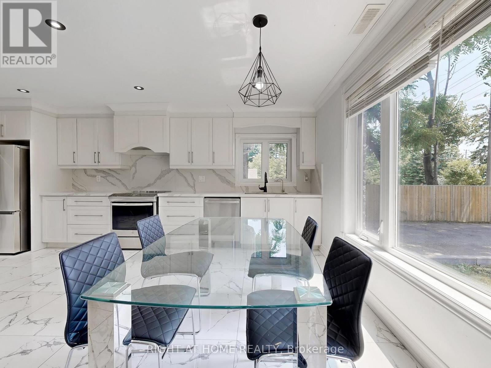 174 Langstaff Road, Richmond Hill, Ontario  L4C 6N4 - Photo 10 - N12265807