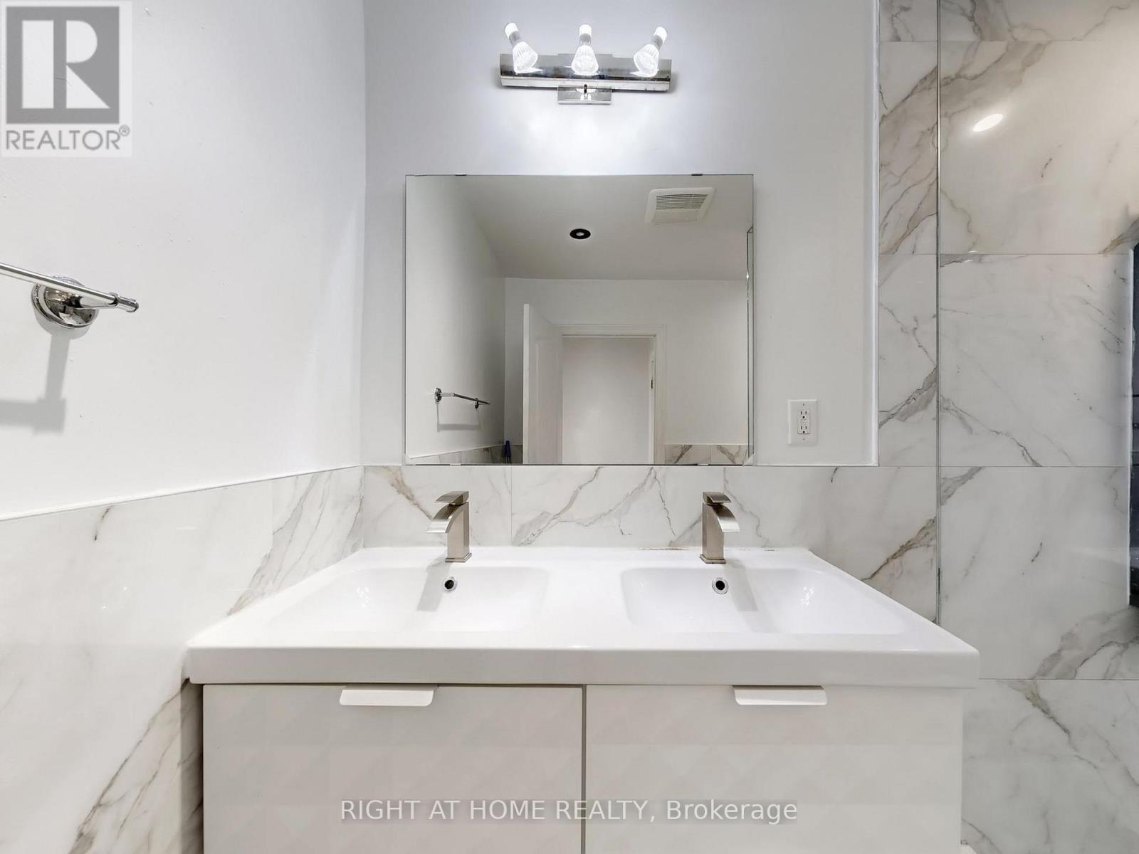 174 Langstaff Road, Richmond Hill, Ontario  L4C 6N4 - Photo 22 - N12265807