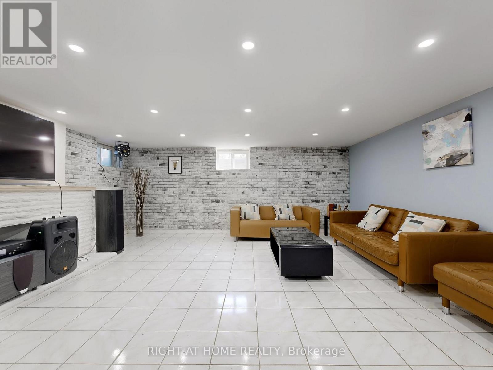 174 Langstaff Road, Richmond Hill, Ontario  L4C 6N4 - Photo 26 - N12265807