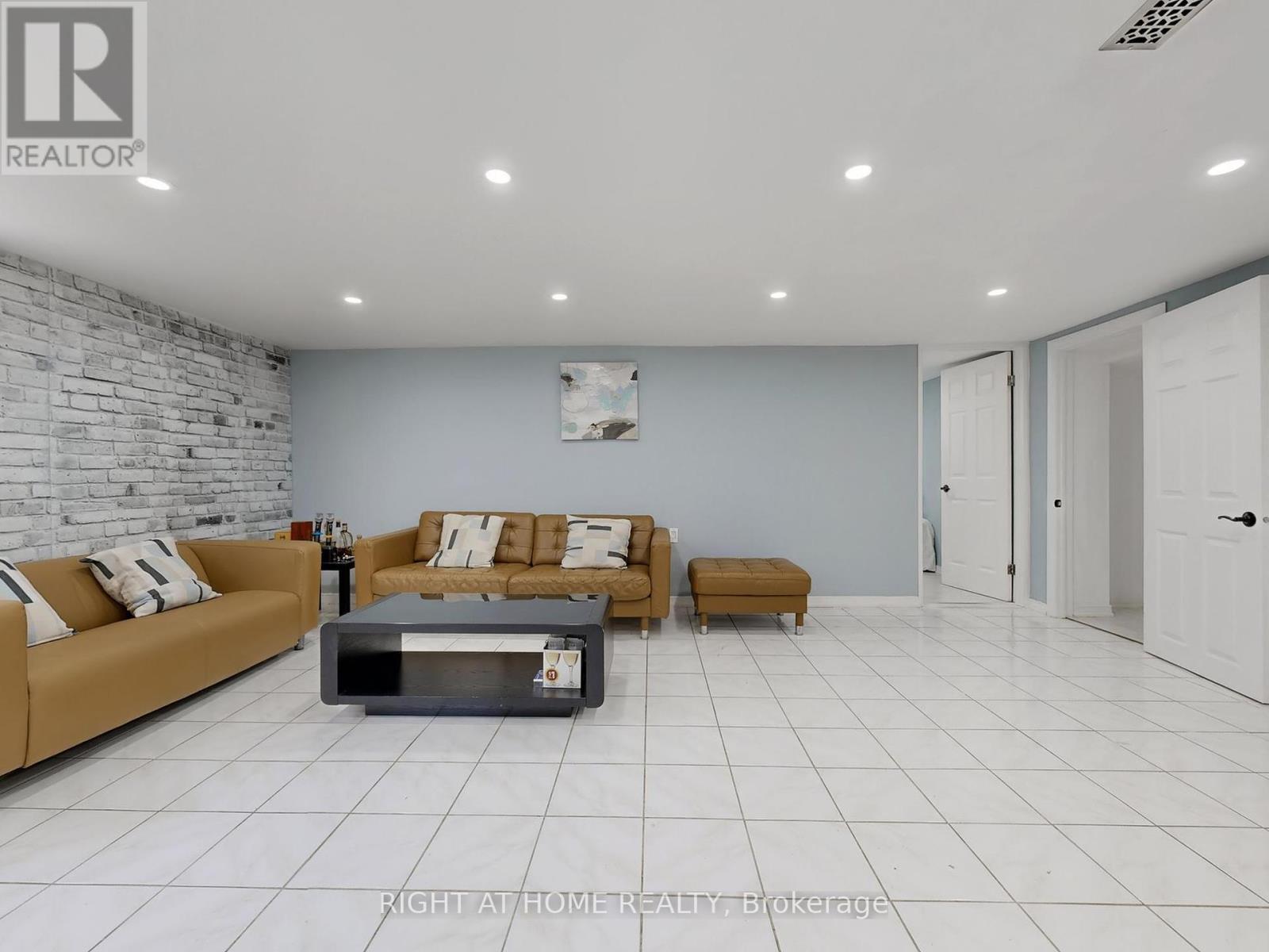 174 Langstaff Road, Richmond Hill, Ontario  L4C 6N4 - Photo 28 - N12265807