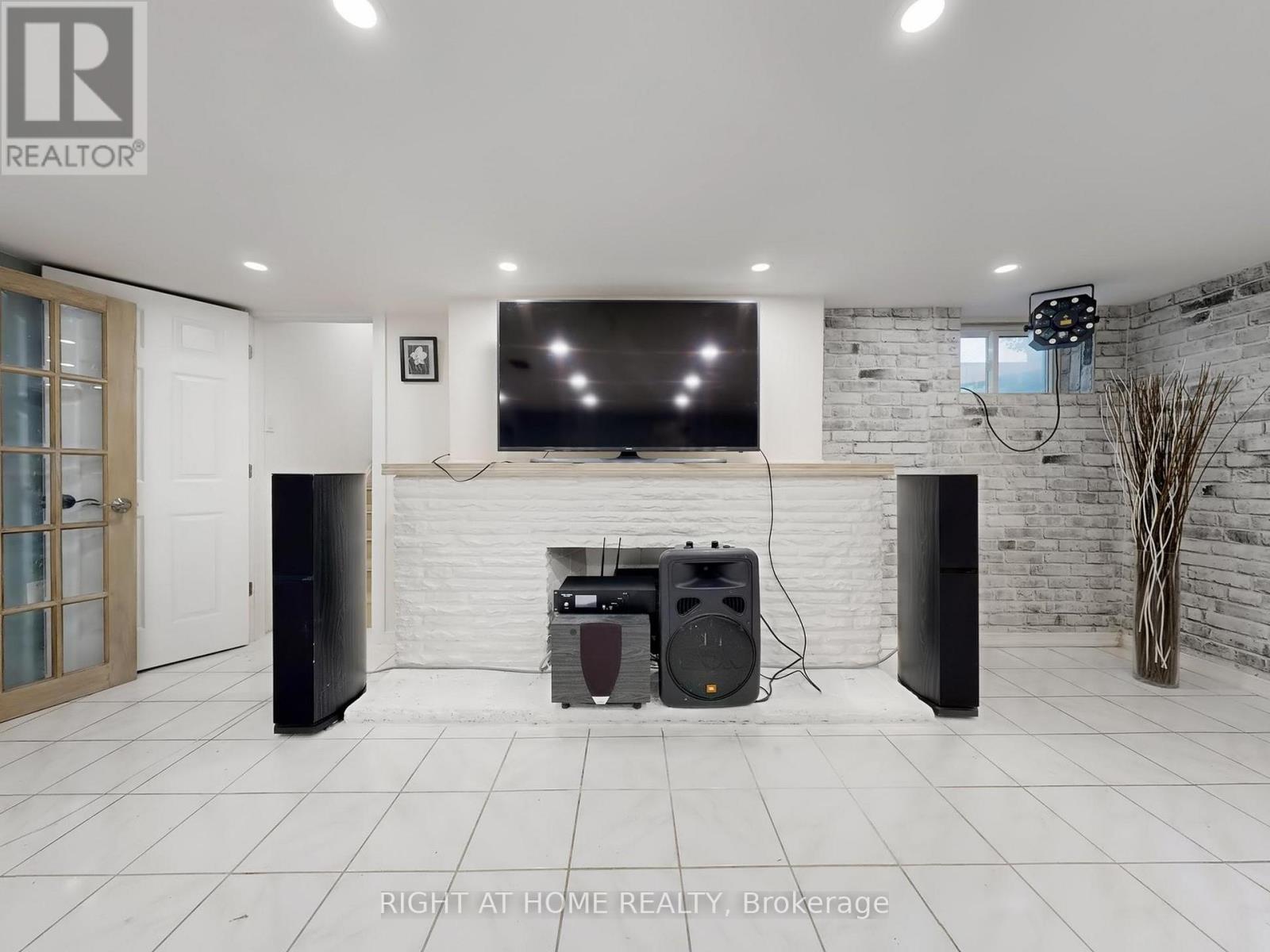 174 Langstaff Road, Richmond Hill, Ontario  L4C 6N4 - Photo 29 - N12265807