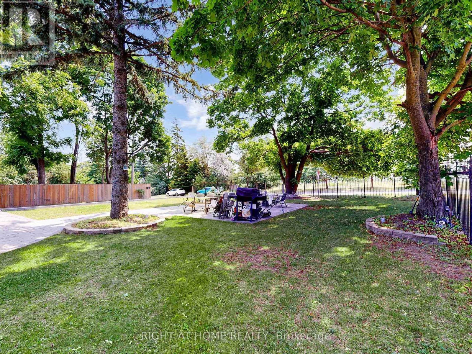 174 Langstaff Road, Richmond Hill, Ontario  L4C 6N4 - Photo 39 - N12265807