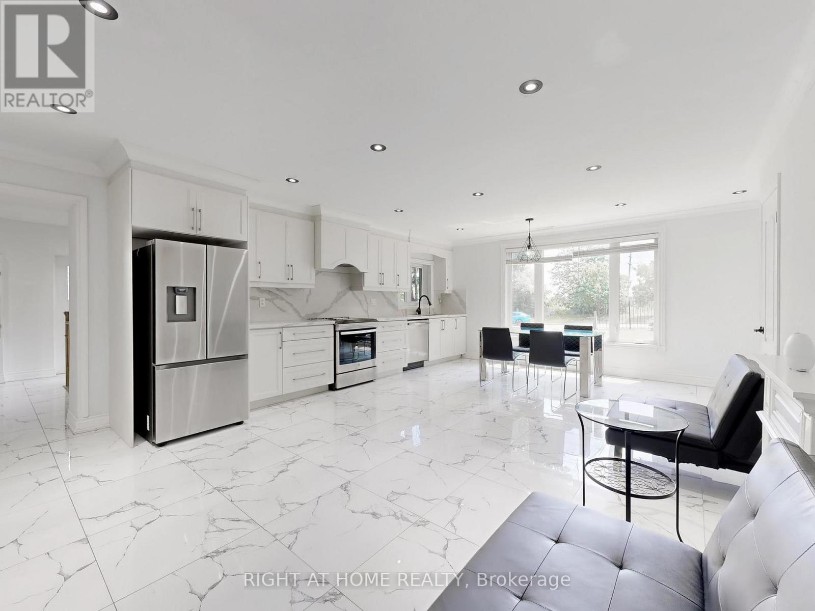 174 Langstaff Road, Richmond Hill, Ontario  L4C 6N4 - Photo 6 - N12265807