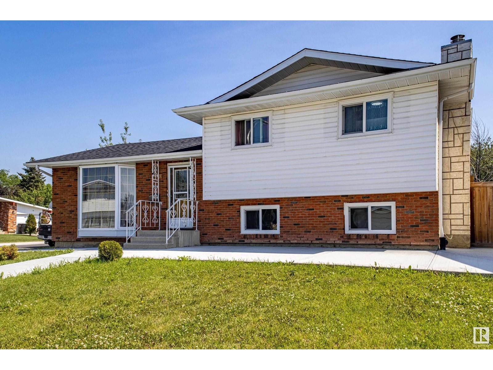 Property at 16729 109A ST NW image 3