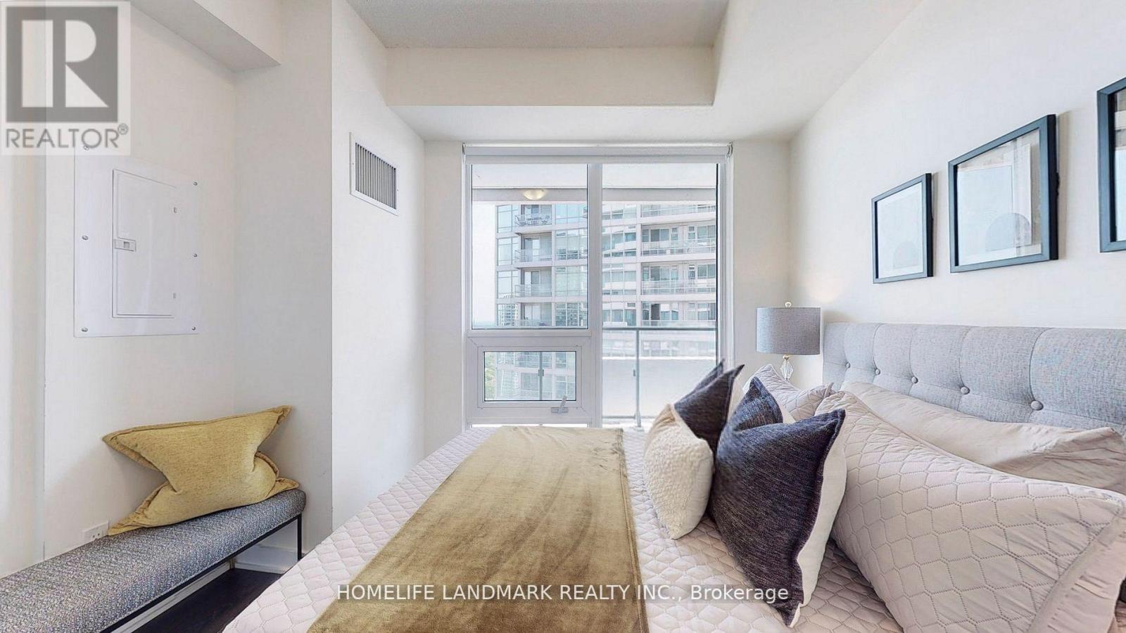 3304 - 2221 Yonge Street, Toronto, Ontario  M4S 2B4 - Photo 19 - C12265836