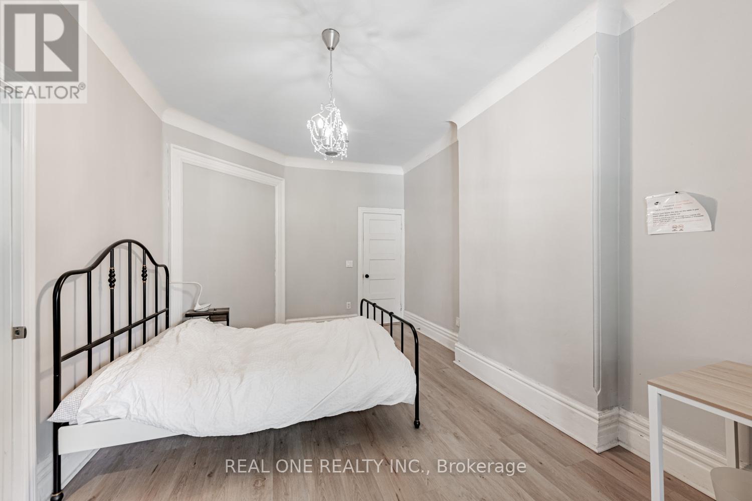 97 Lippincott Street, Toronto, Ontario  M5S 2P2 - Photo 15 - C12265900