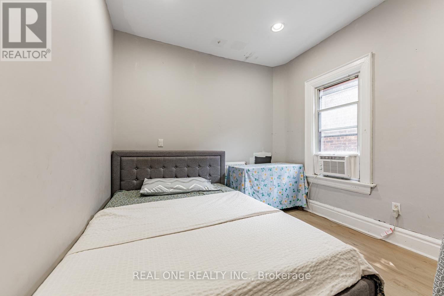 97 Lippincott Street, Toronto, Ontario  M5S 2P2 - Photo 6 - C12265900