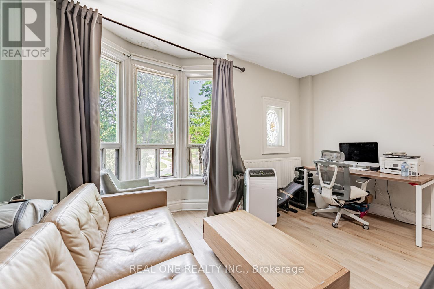 97 Lippincott Street, Toronto, Ontario  M5S 2P2 - Photo 8 - C12265900