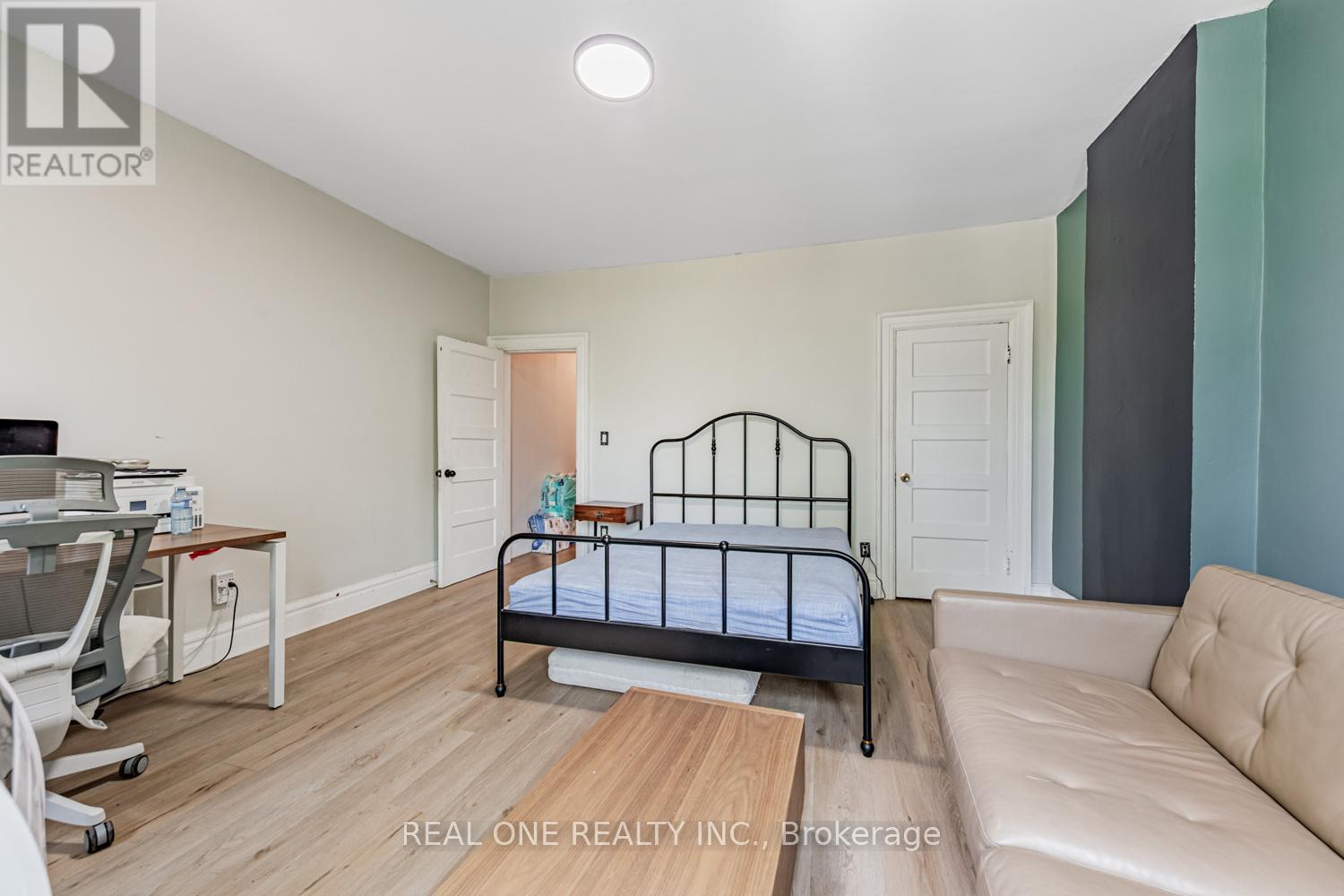 97 Lippincott Street, Toronto, Ontario  M5S 2P2 - Photo 9 - C12265900