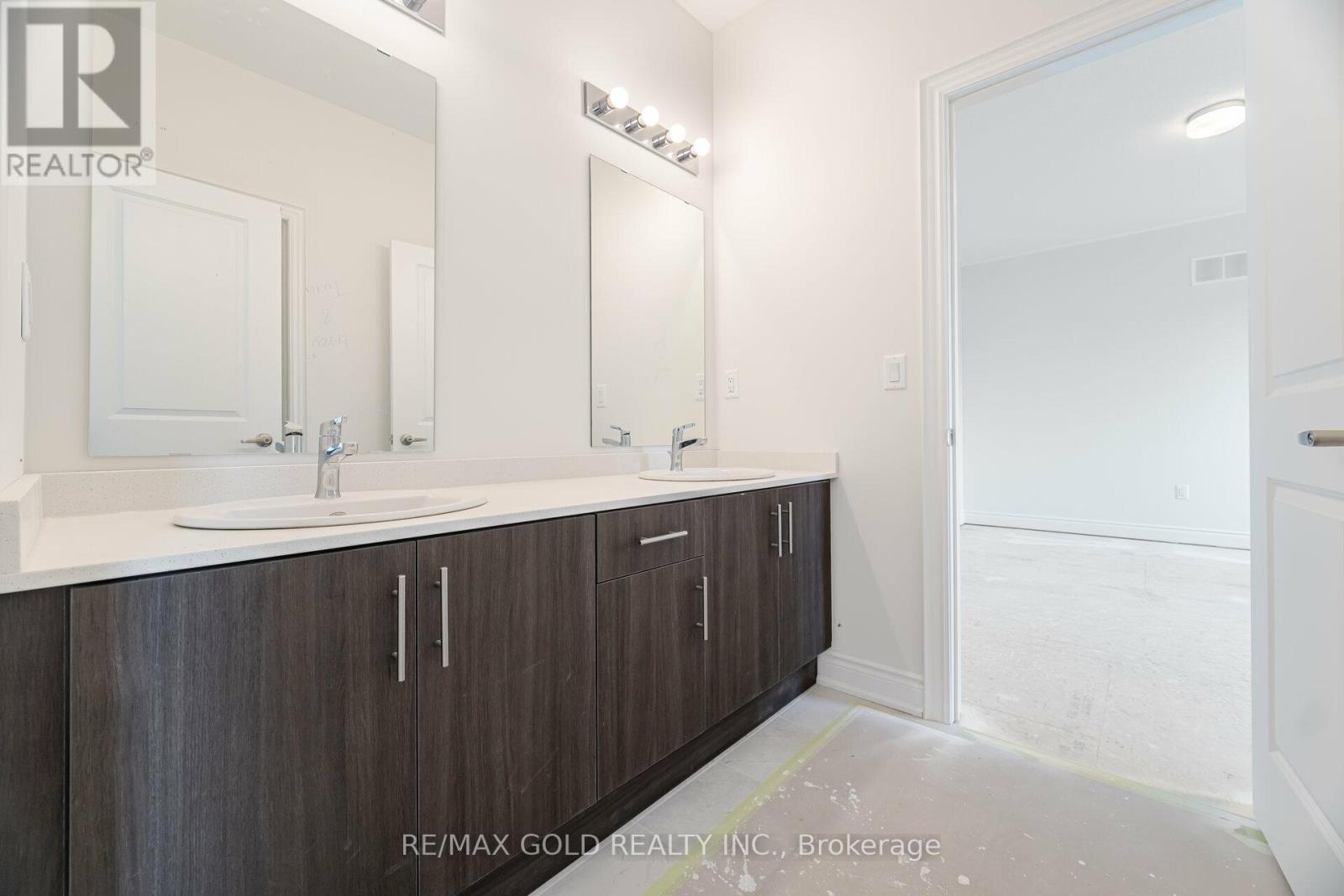 31 Dolomite Drive, Brampton, Ontario  L6P 4R6 - Photo 45 - W12265886