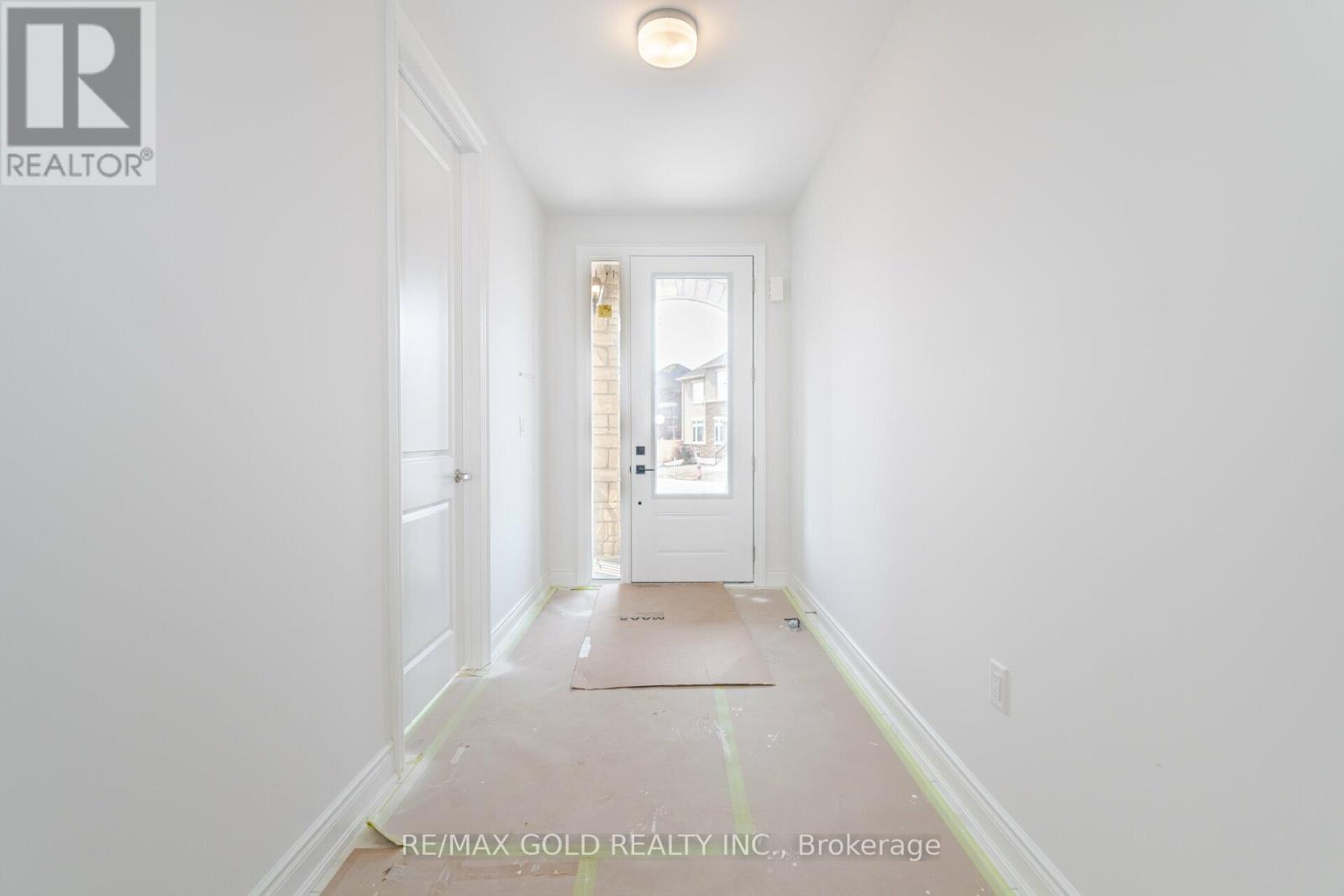 31 Dolomite Drive, Brampton, Ontario  L6P 4R6 - Photo 5 - W12265886