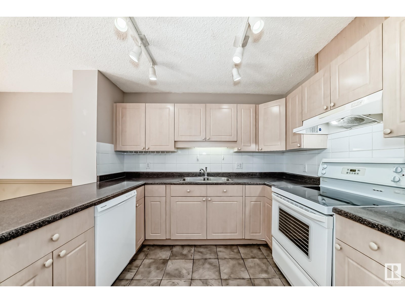 #50 2004 Grantham Co Nw, Edmonton, Alberta  T5T 3X4 - Photo 6 - E4446184