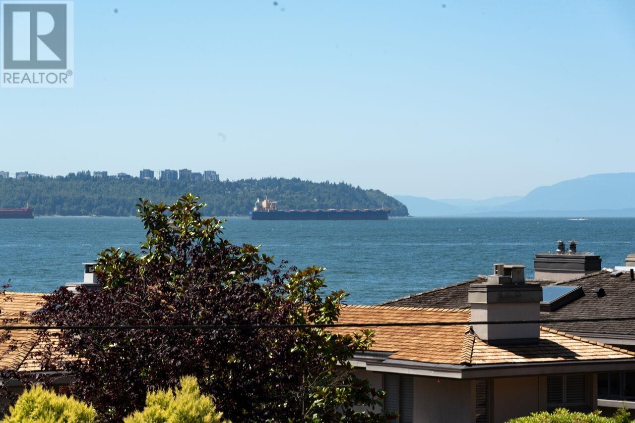 Property at 203 225 24TH STREET image 1