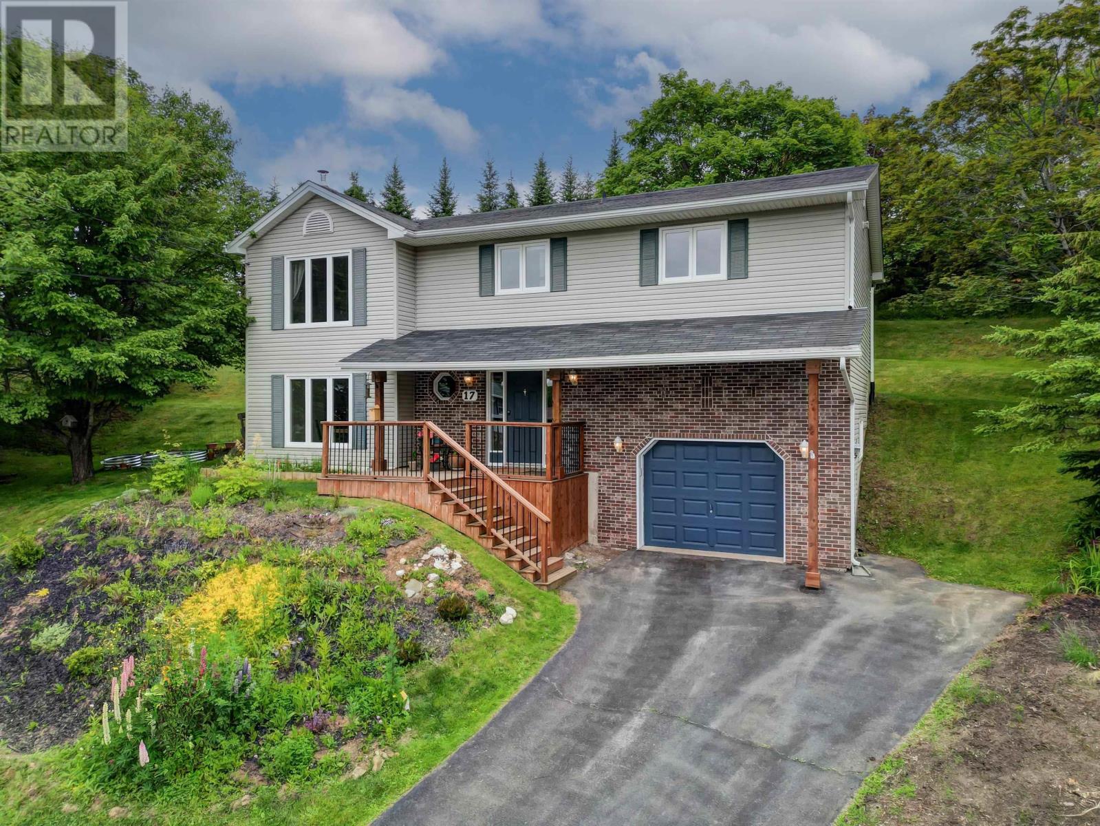 Property at 17 Crystal Court image 3