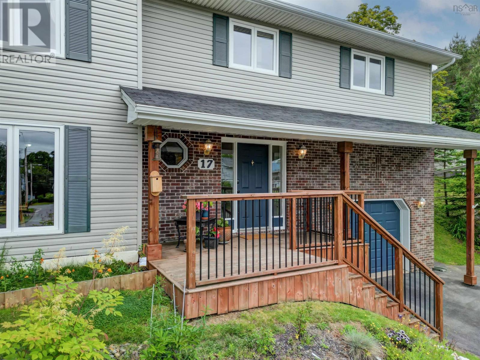 Property at 17 Crystal Court image 4